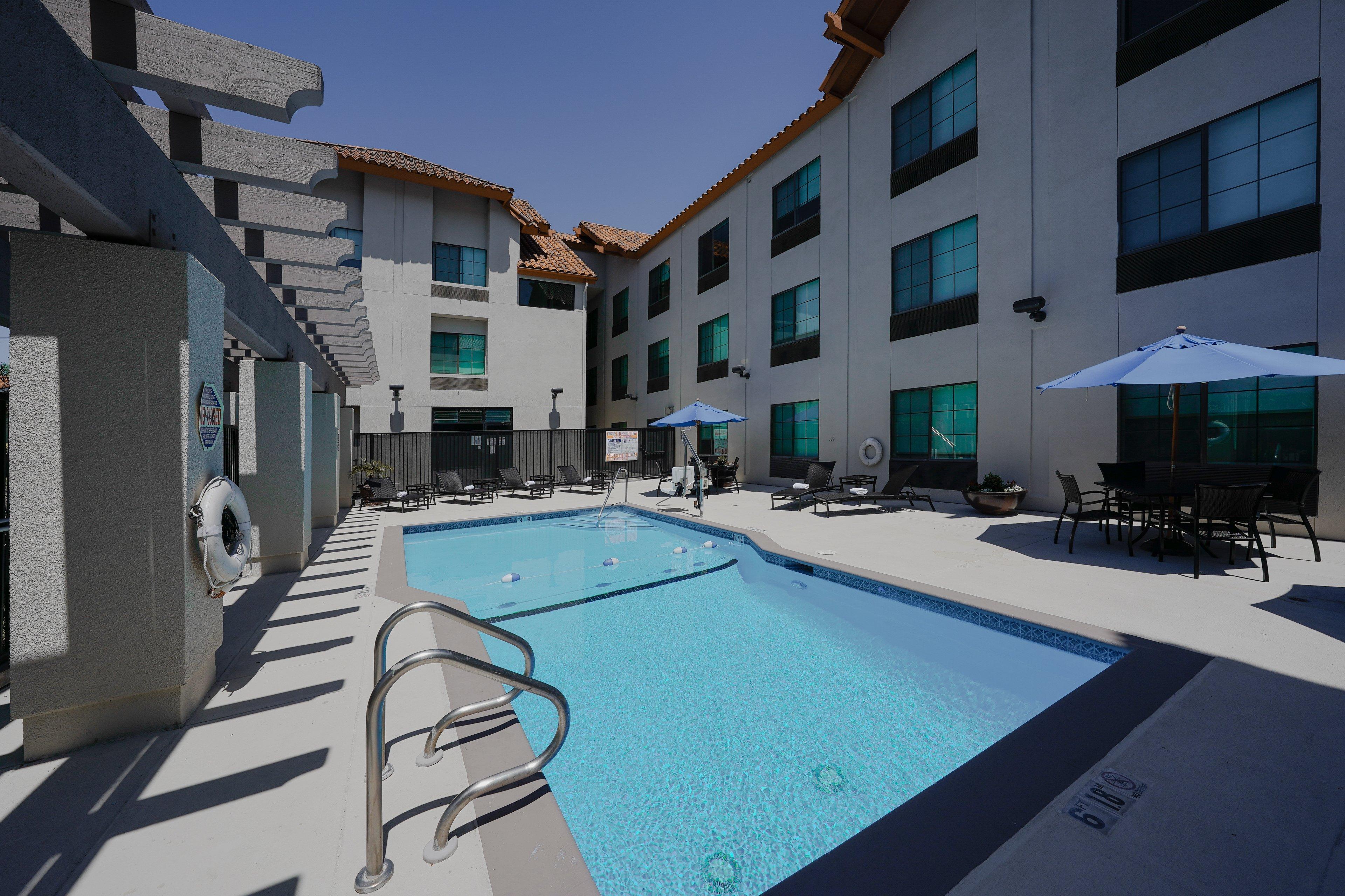 Holiday Inn Express & Suites Santa Clara - Silicon Valley By Ihg Dış mekan fotoğraf